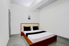 Address of Hotel O REDMOON RESIDENCY SIGNATURE