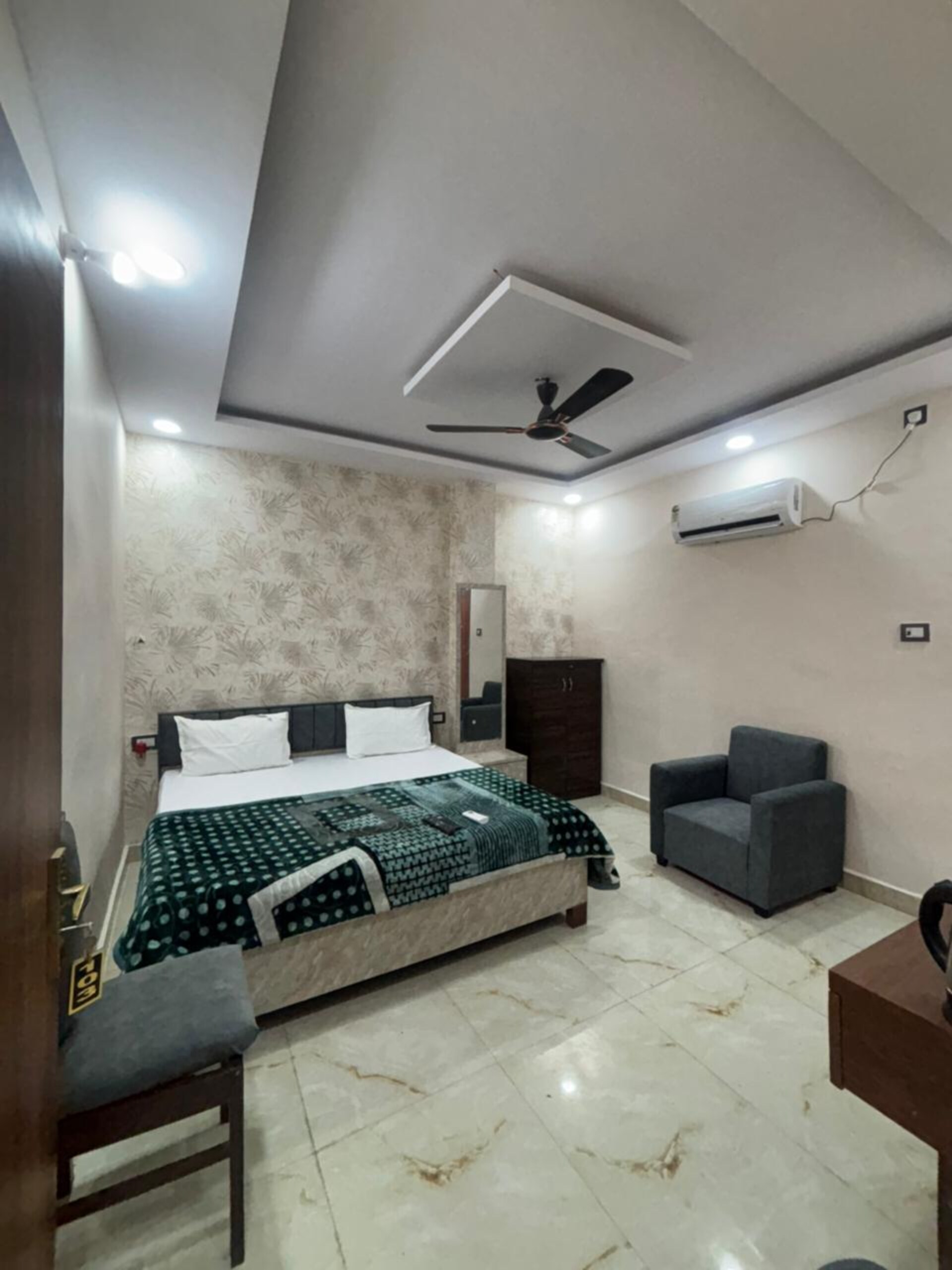 Manjeet Hotel & Restaurant - Tap to explore photos