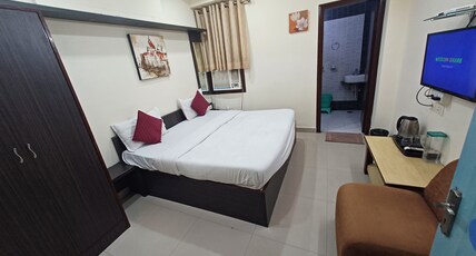 Hotel V Inn -Sindhi Camp Room Type - Super Deluxe Room