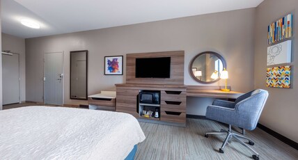 Hampton Inn St. Robert Room Type - 1KG MOB HEAR ACC RI-SHW NS