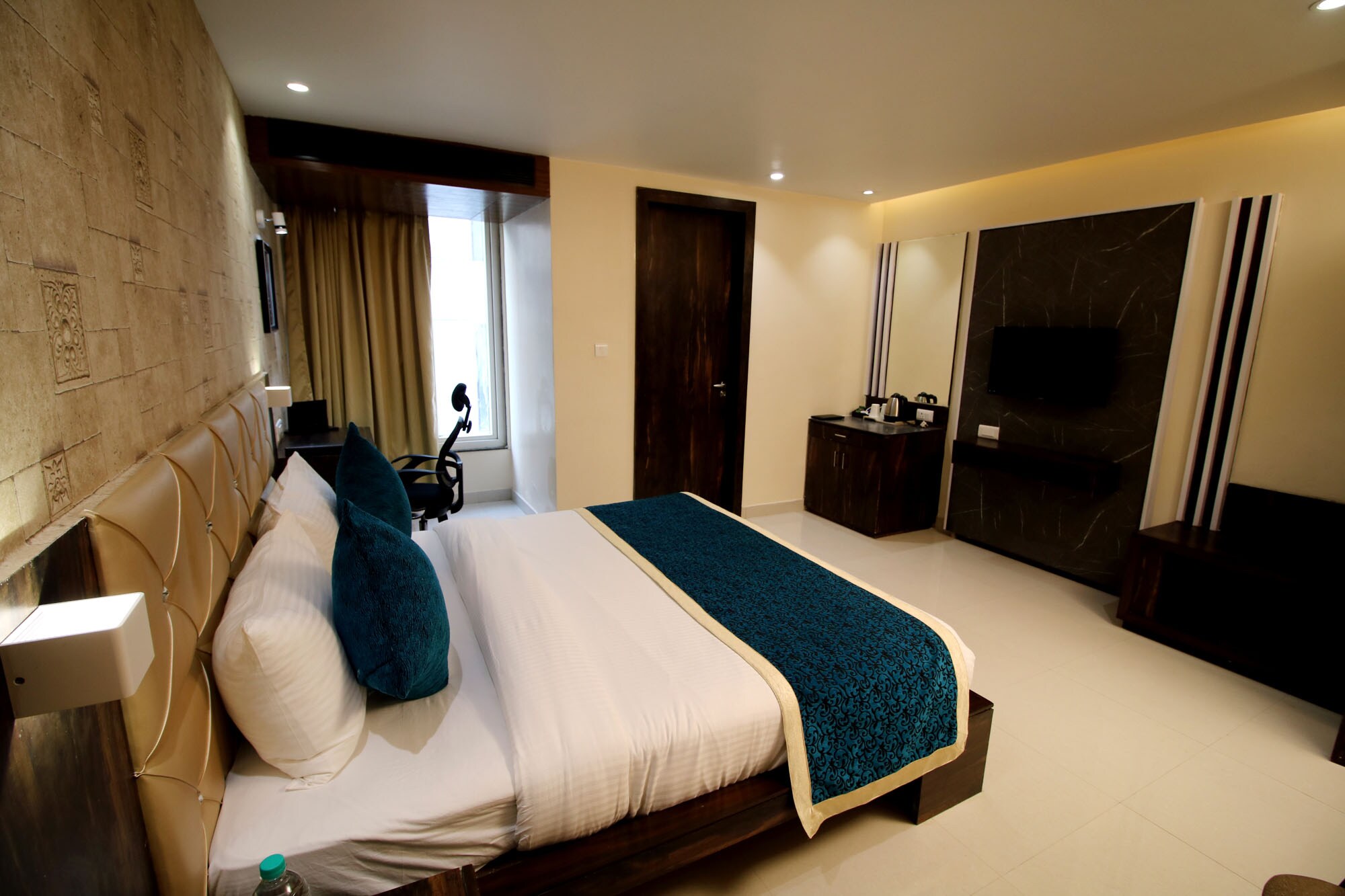 Pinnacle by Click Hotels, Lucknow - Tap to explore photos