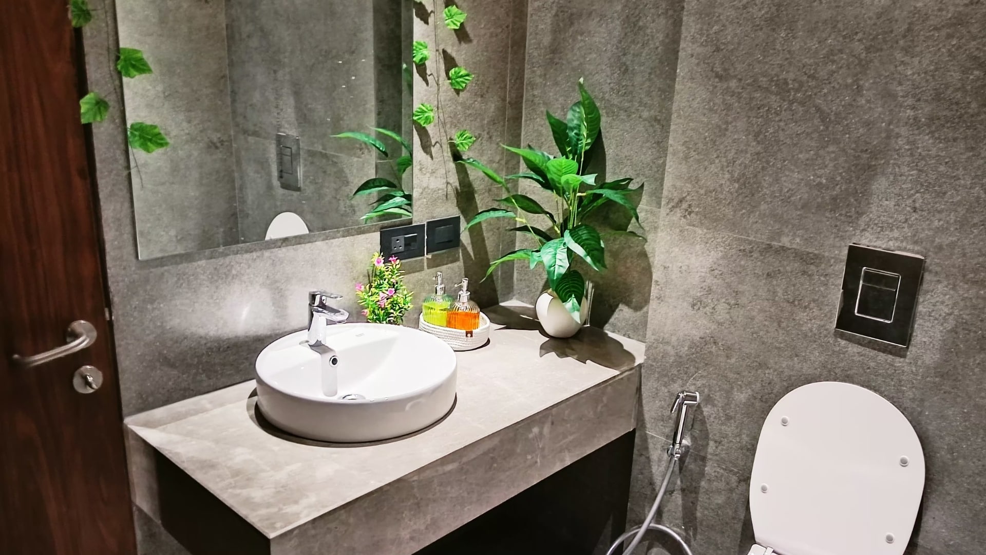 Jacuzzi Bathtub Rooms In Noida - Tap to explore photos