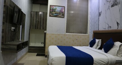 Hotel Grand Inn Room Type - Deluxe Room Hotel Grand Inn Room Type - Deluxe Room