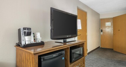 SureStay Plus Hotel by Best Western Elizabethtown Hershey Room Type - Accessible - 1 Queen, Mobility Accessible, Roll In Shower, Microwave And Refrigerator, Non-Smoking, SureStay Plus Hotel by Best Western Elizabethtown Hershey Room Type - Accessible - 1 Queen, Mobility Accessible, Roll In Shower, Microwave And Refrigerator, Non-Smoking,