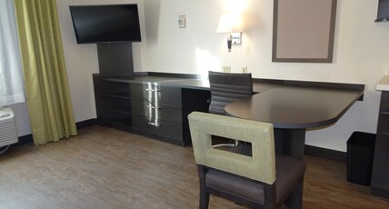 Candlewood Suites Richmond-West Room Type - 1 Queen Studio Suite Mobil Access Tub