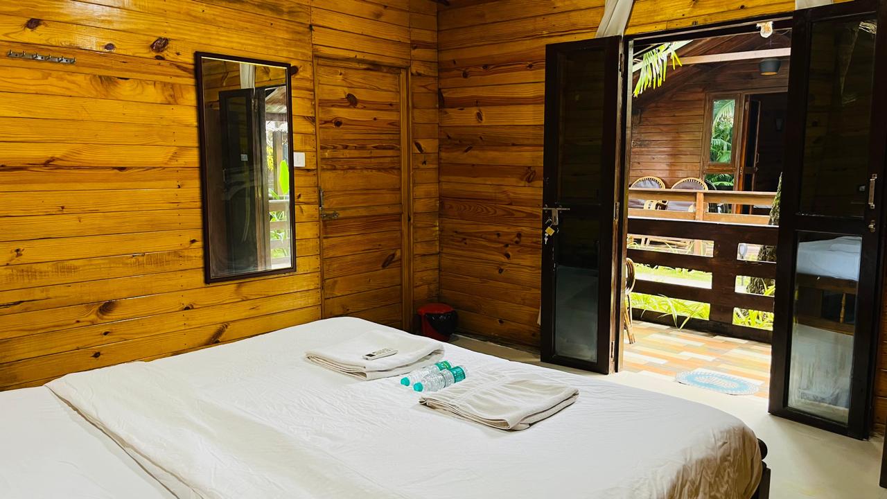 Palolem luxuries Beach cottages - Tap to explore photos