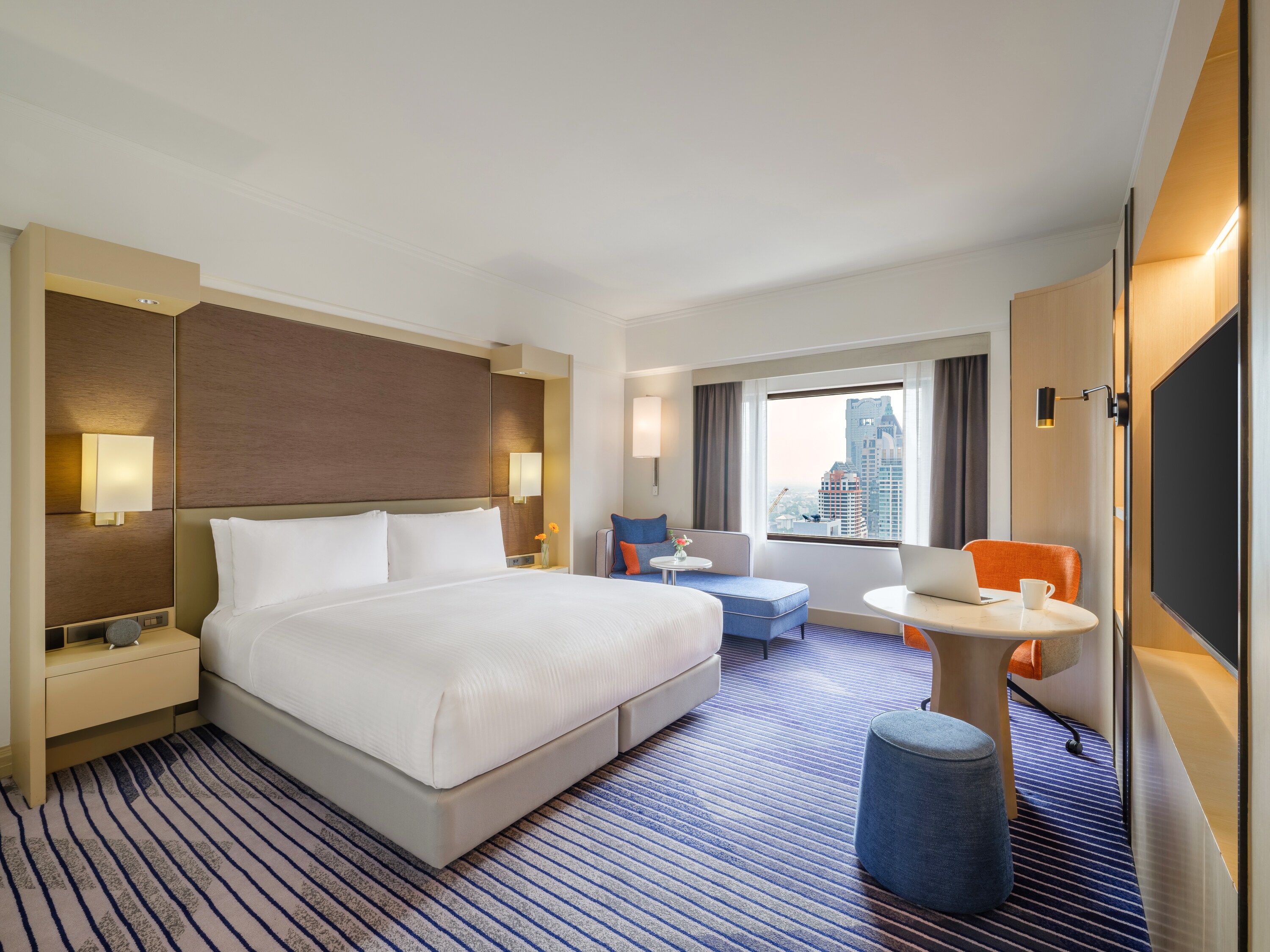 Crowne Plaza Bangkok Lumpini Park - Tap to explore photos