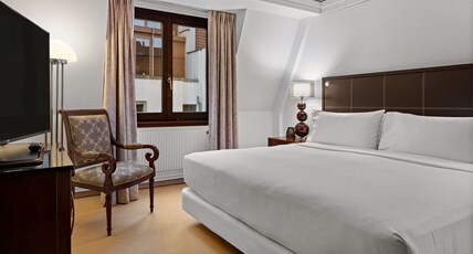 Hilton Dresden Room Type - KING CORNER SUITE