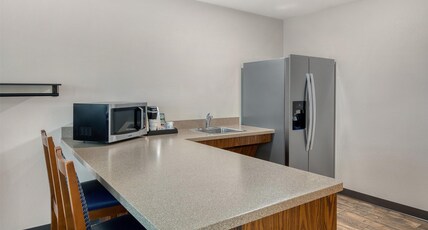 SureStay Plus Hotel by Best Western Elizabethtown Hershey Room Type - Accessible - 1 King, Mobility Accessible, Roll In Shower, Larger Room, Wet Bar, Full Refrigerator, N SureStay Plus Hotel by Best Western Elizabethtown Hershey Room Type - Accessible - 1 King, Mobility Accessible, Roll In Shower, Larger Room, Wet Bar, Full Refrigerator, N