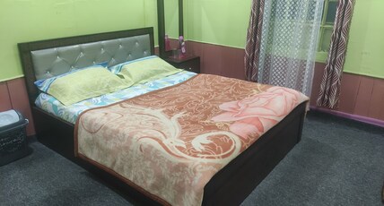 LakeSide Homestay | Srinagar Room Type - Double Room with Attached Washroom