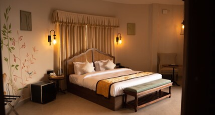 Narwar Lakefront Resort Room Type - Lakefront Cottage