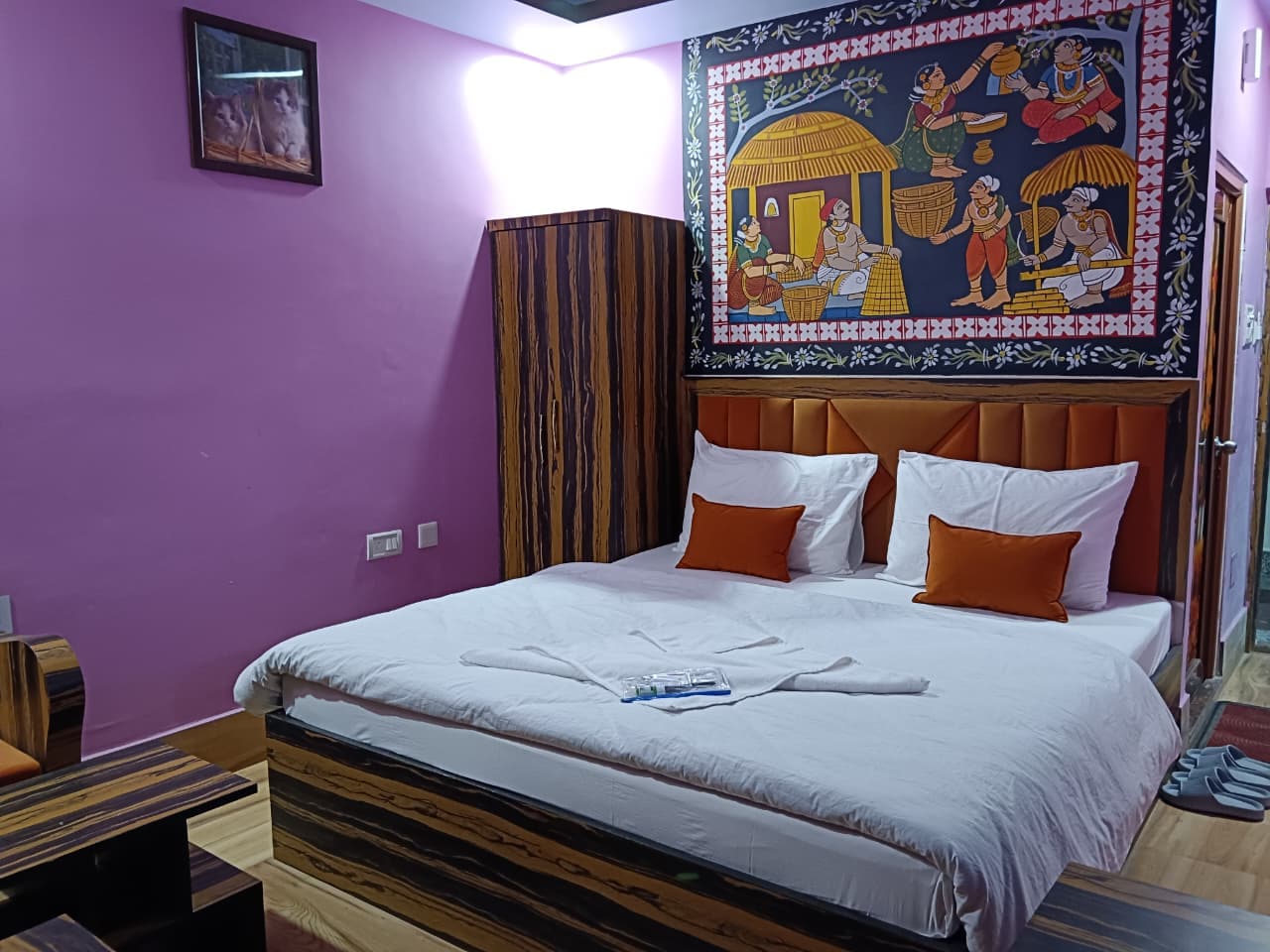 Hotel Dinantika International - Tap to explore photos