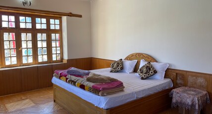 Labrang Home Stay Room Type - Double Room with Mountain View