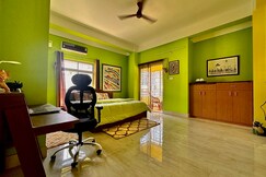 Three Little Birds Homestay|Near GNRC Six Mile & Supermarket