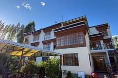 Gangs Shun Homestay
