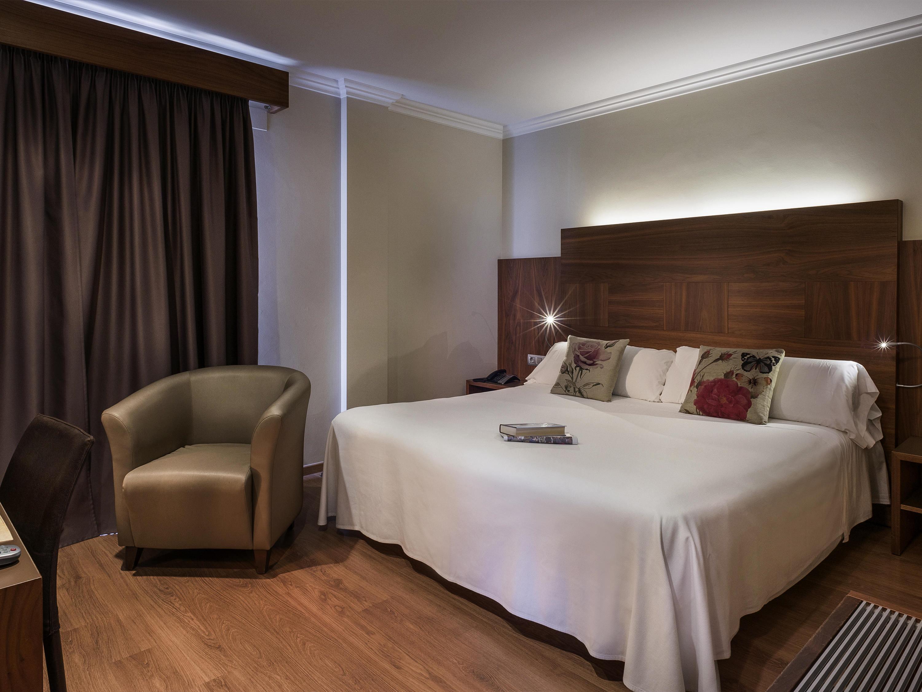 ibis Styles Figueres Ronda - Tap to explore photos