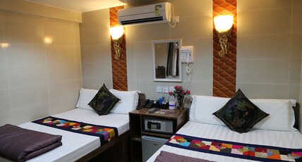 Australia Lounge  Room Type - 6Pax 2 Triple Room
