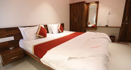 Hotel Om Sai Lodging and Boarding Room Type - Super Delux Room Double Bed