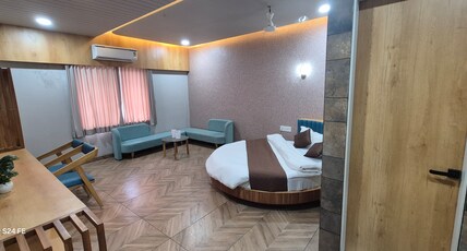 HOTEL LUXURA Room Type - Suite Room