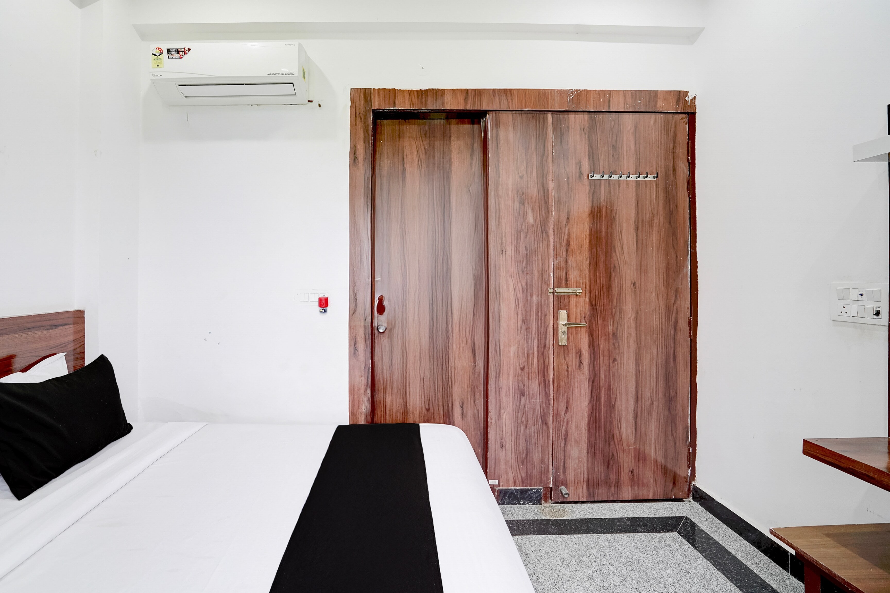 Hotel O India Expo Mart Noida Formerly Xponest - Tap to explore photos
