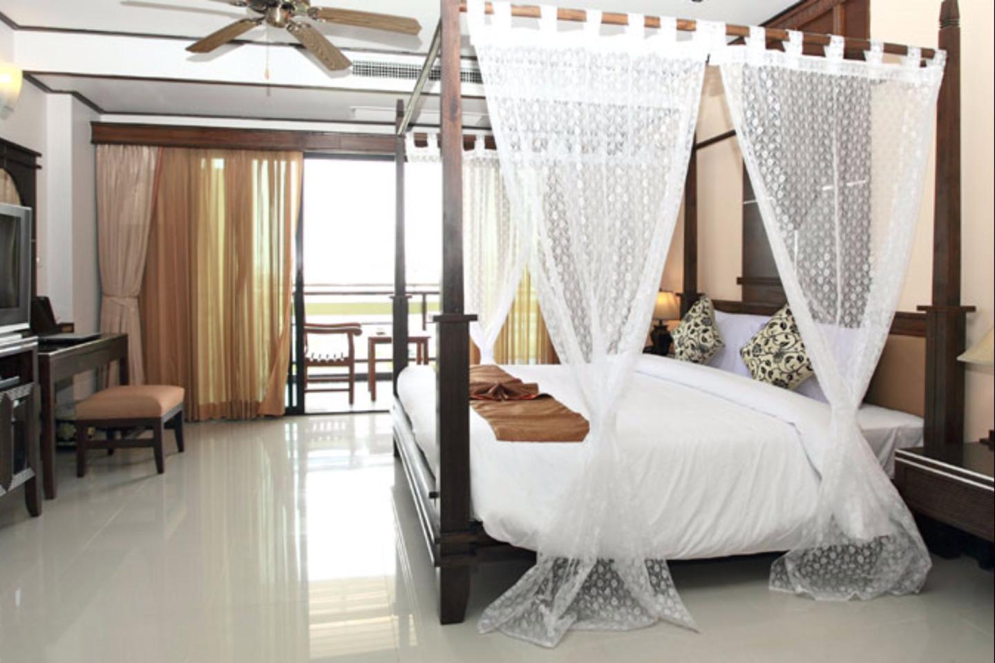 Pattaya Loft managed by Loft Group - Tap to explore photos