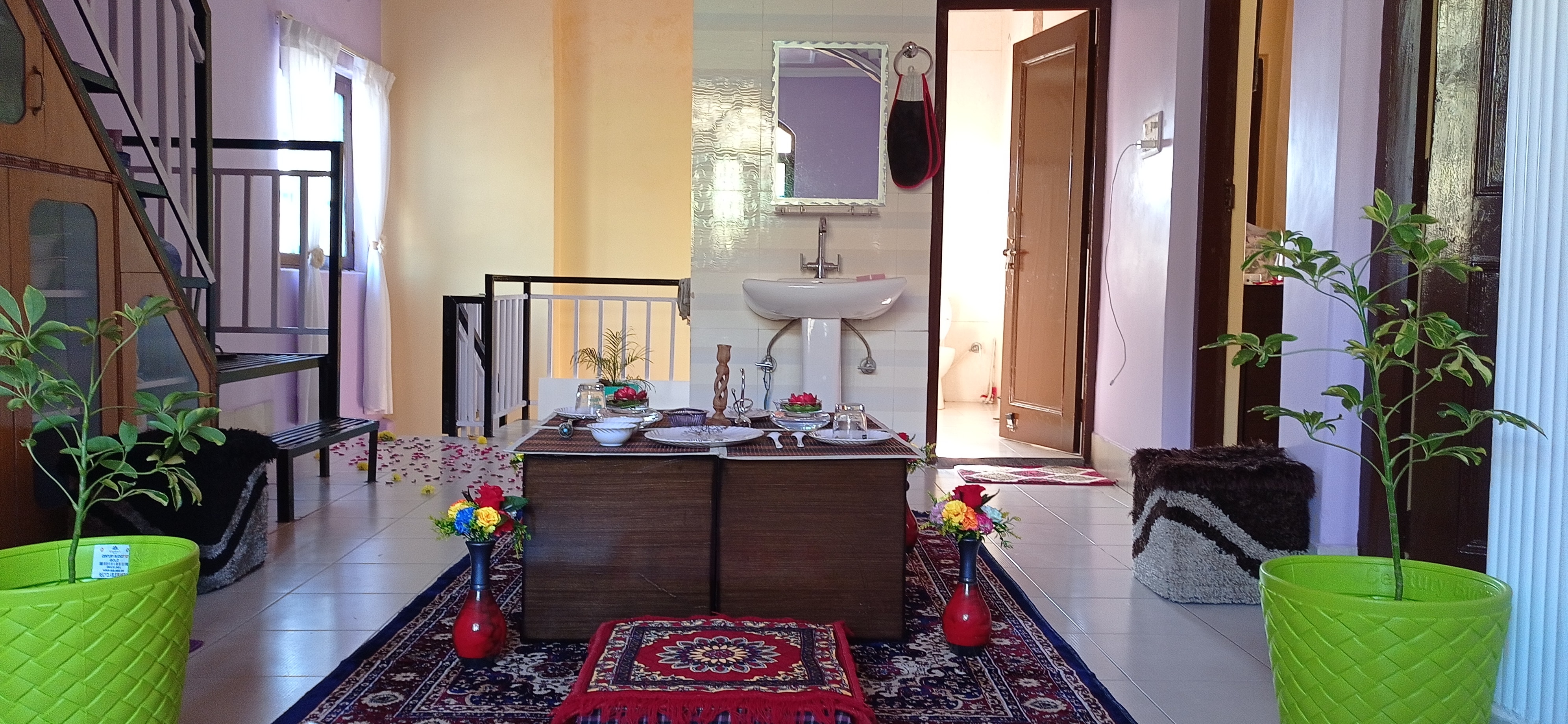 Bakshi Home Stay - Tap to explore photos