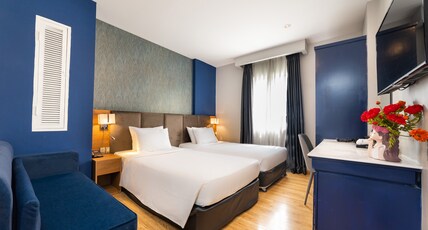 Nicecy NganHa Hotel Room Type - Deluxe Double or Twin Room with Window
