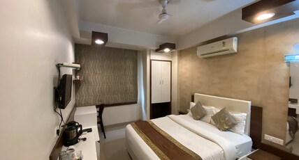 NIRVANA HOTEL Room Type - Premium Queen Room (Free WiFi) NIRVANA HOTEL Room Type - Premium Queen Room (Free WiFi)