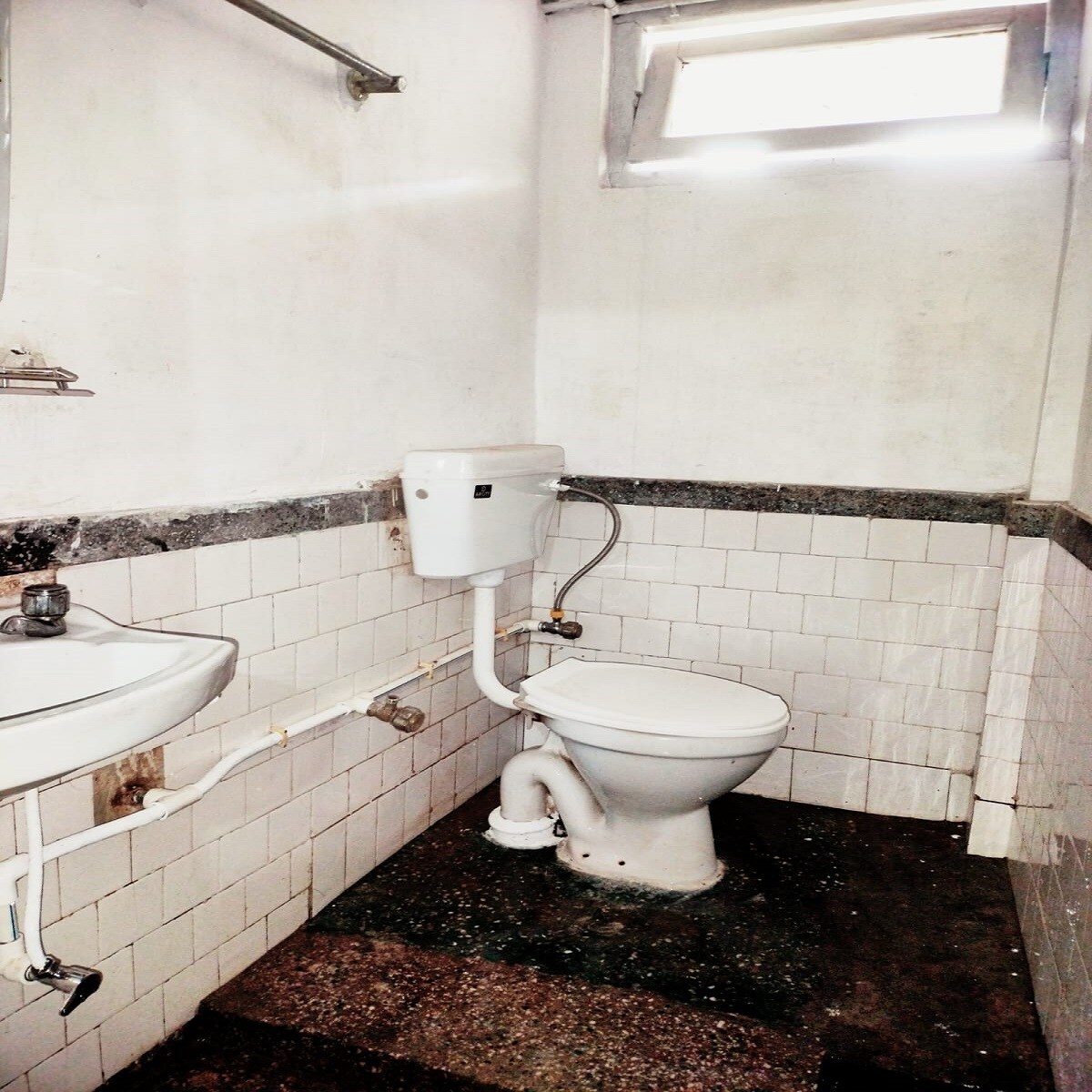 Blue Moon Stay 3 - Tap to explore photos