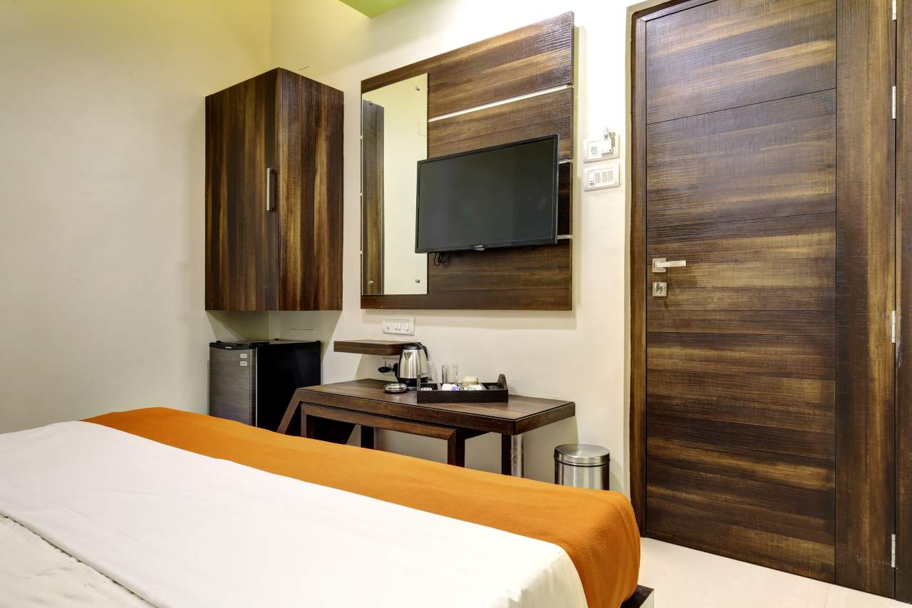 Hotel Lonavla - Tap to explore photos