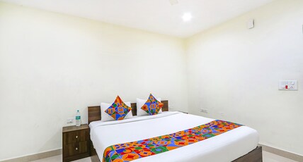 FabHotel Blue Spring- Near Hi-tech City Metro Station Room Type - Deluxe Room