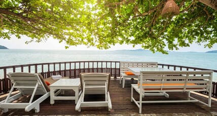 Birds and Bees Resort Pattaya Room Type - Beachfront Suite Birds and Bees Resort Pattaya Room Type - Beachfront Suite
