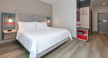 avid hotels AUSTIN  TECH RIDGE, an IHG hotel Room Type - 1 King Standard Mobil Access Roll Shower