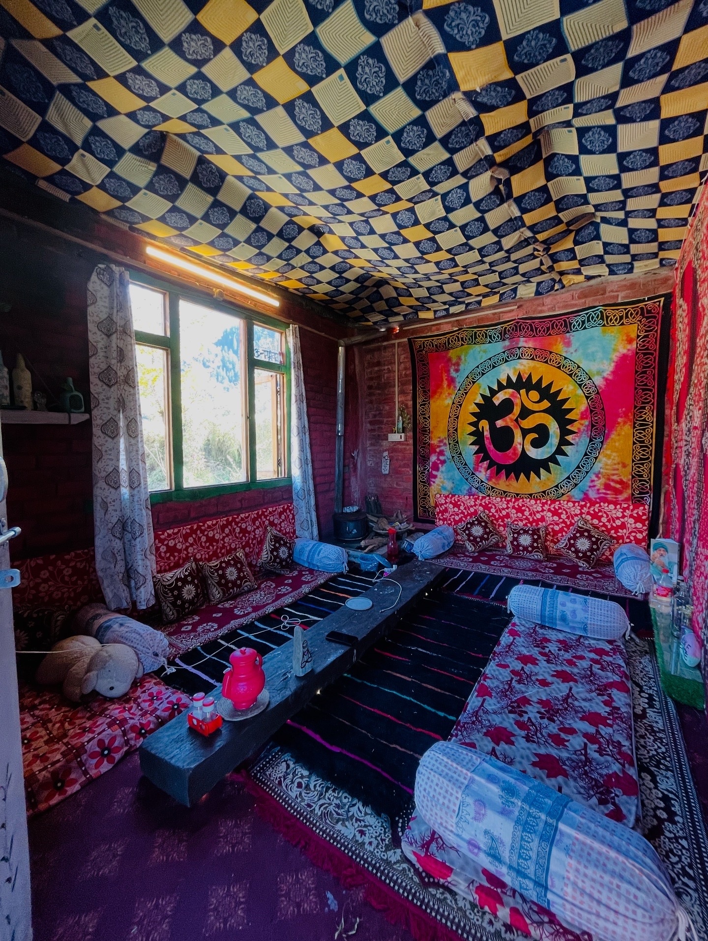MJ cafe and homestay - Tap to explore photos