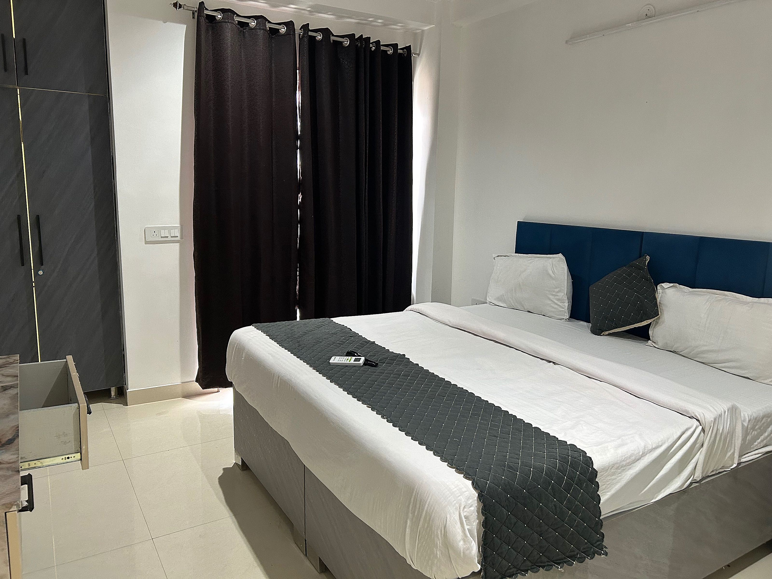 Hotel O SAROOP TOWER - Tap to explore photos