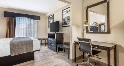 Best Western Bar Harbour Inn Room Type - Suite-1 King Bed, Mobility Accessible, Roll In Shower, Sofabed, Non-Smoking, Continental Breakfast Best Western Bar Harbour Inn Room Type - Suite-1 King Bed, Mobility Accessible, Roll In Shower, Sofabed, Non-Smoking, Continental Breakfast