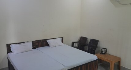 Madhav Sewa Sadan/ Walking Distance To Ram Mandir Room Type - Deluxe Room ( With AC)