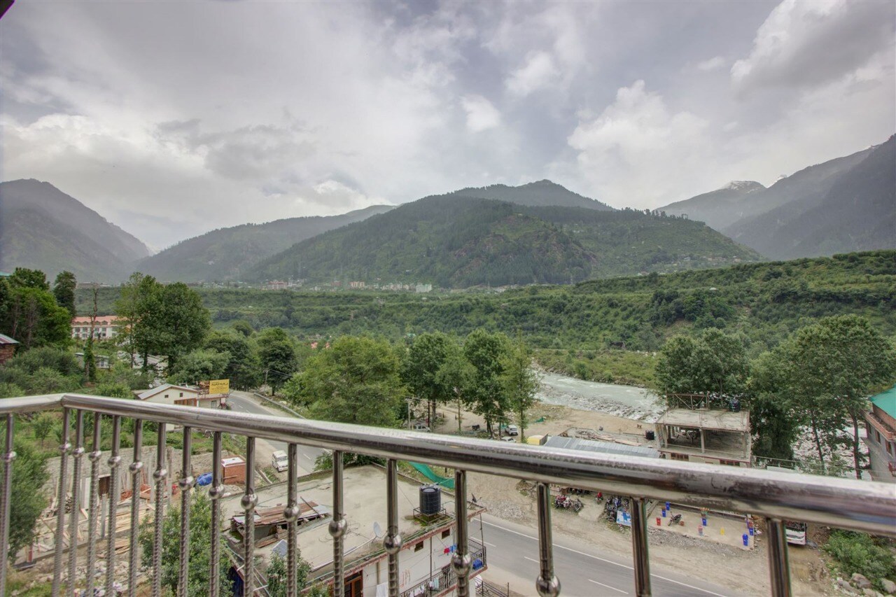 The Himalayan Apple Zone - Tap to explore photos