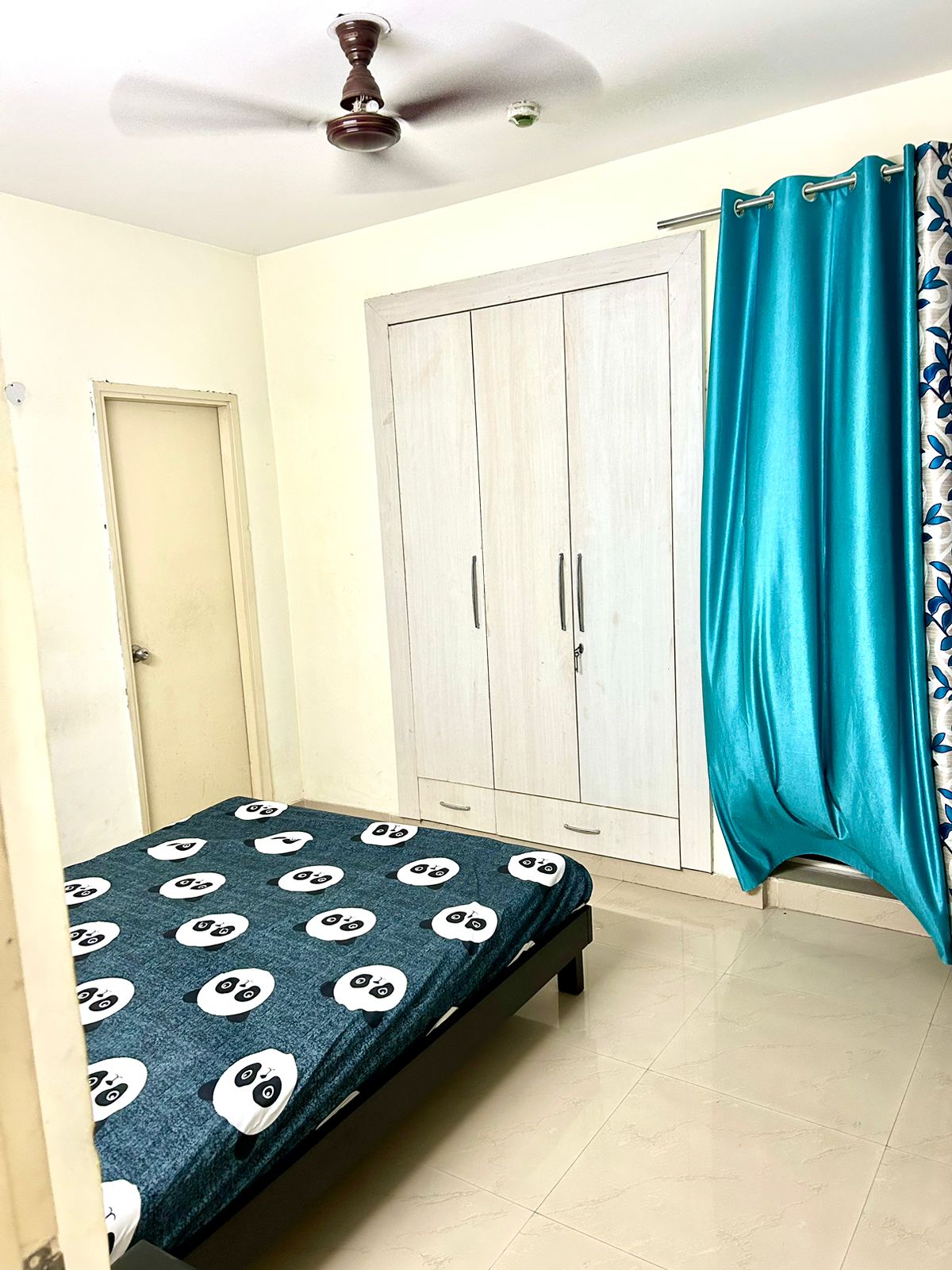 FriendsPlace151 - Tap to explore photos