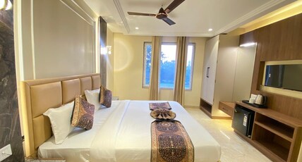 Hotel GC Grand Inn | 200 m from Golden Temple Room Type - Room with view Jallianwala Bagh Hotel GC Grand Inn | 200 m from Golden Temple Room Type - Room with view Jallianwala Bagh