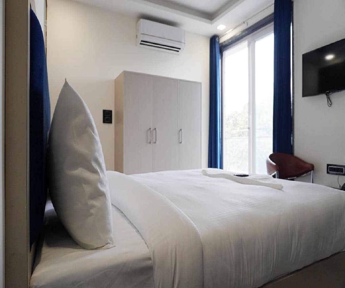 Hotel Leaf Studio near Medanta - Tap to explore photos