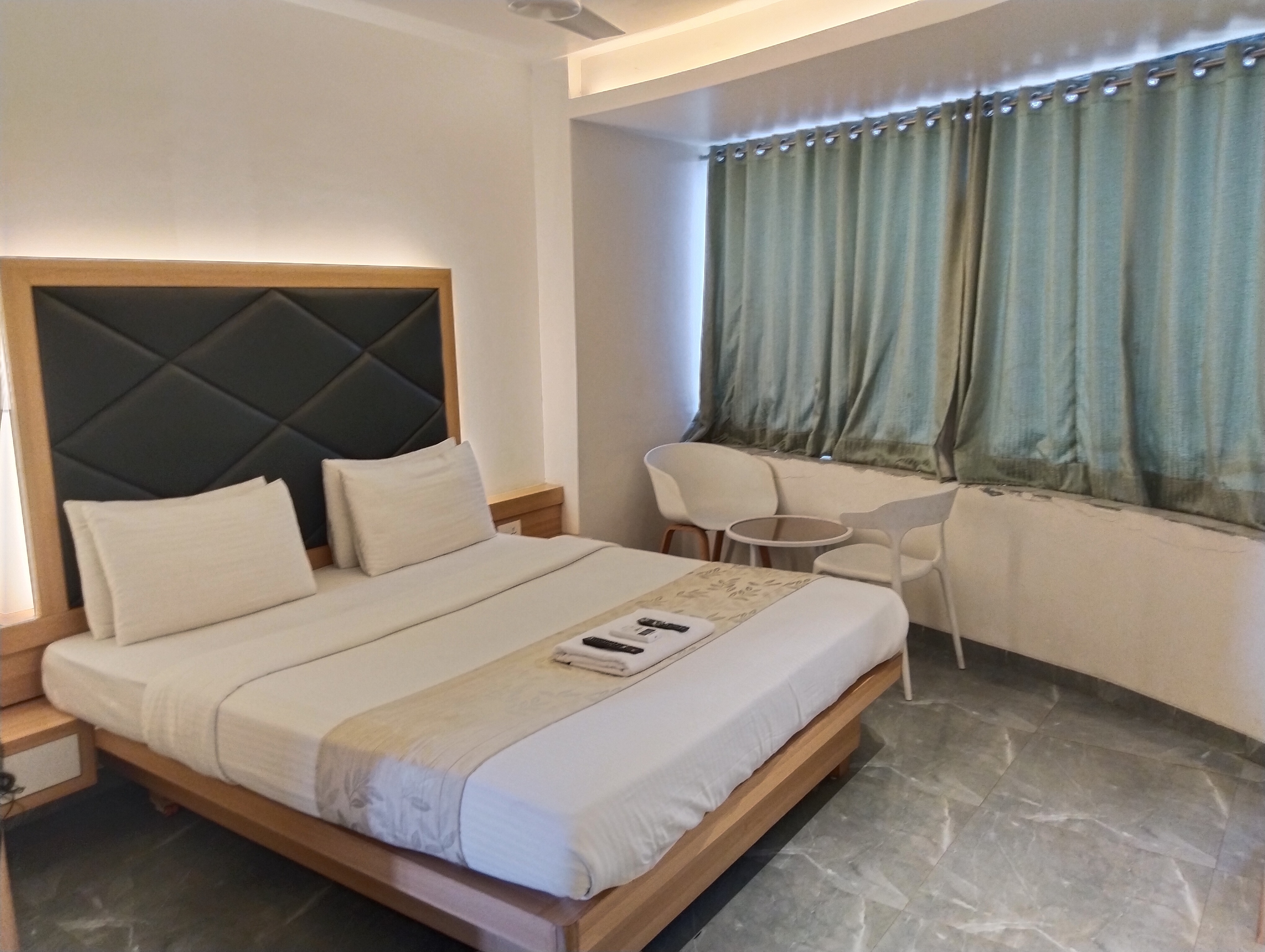 Hotel Galaxy Inn - Tap to explore photos