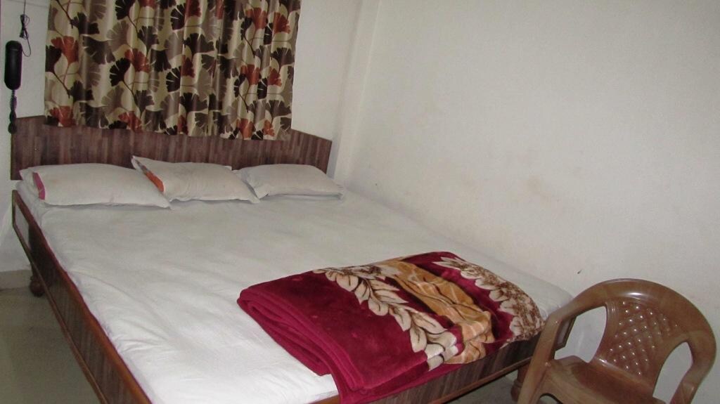 Shiv Kripa Guest House - Tap to explore photos