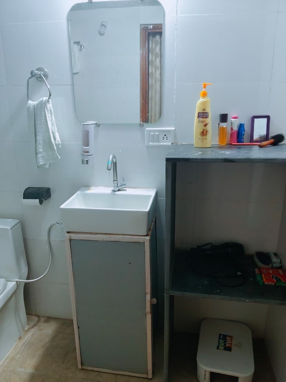 DHURVE JI HOME STAY - Tap to explore photos