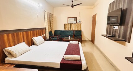 Hotel Yatri Room Type - SPR-DELUXE
