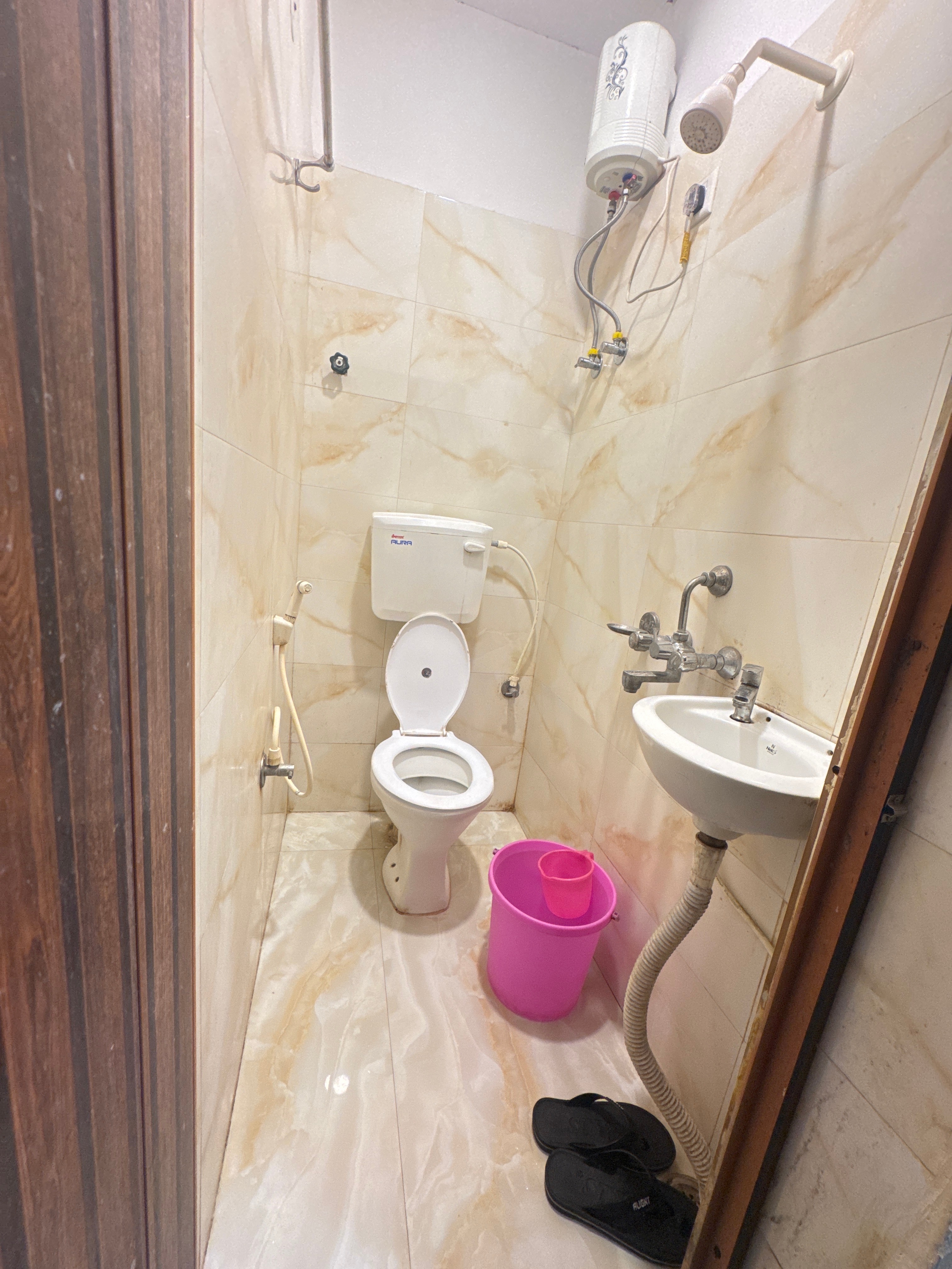 ZQ Guest House - New Market Dharmatala Kolkata - Reviews, Photos