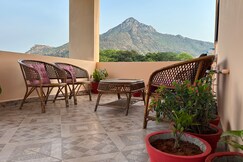 Near girivalam path Ramyam Homestay 1bhk