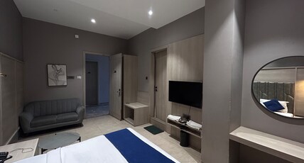 HOTEL GRAND CENTRAL PARK Room Type - Deluxe Room