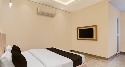Super Collection O B.R. Ambedkar Park Taramandal Formerly Shree Krishna Inn Room Type - Deluxe with Balcony Super Collection O B.R. Ambedkar Park Taramandal Formerly Shree Krishna Inn Room Type - Deluxe with Balcony