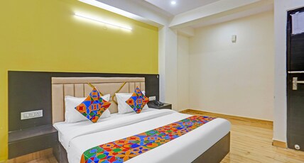Hotel The Vanta Luxe Near Yashobhoomi Room Type - Deluxe Room Hotel The Vanta Luxe Near Yashobhoomi Room Type - Deluxe Room